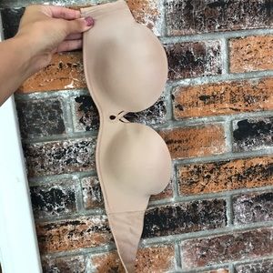 Victoria Secret Bombshell Strapless Bra 32A